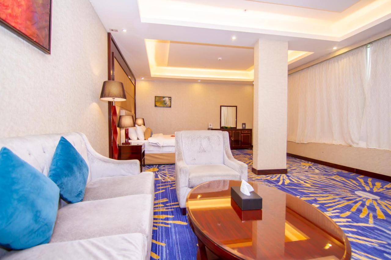 فندق هوليداي الخليج الرياض - Holiday Al Khaleej Hotel エクステリア 写真